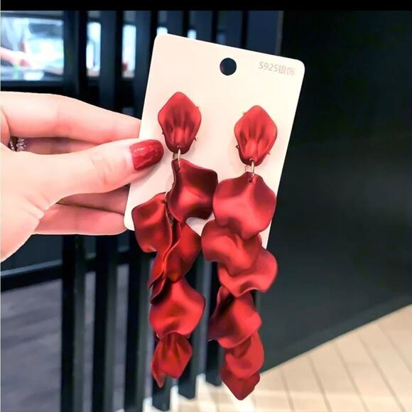 Women's Earrings with Dangle Rose Petals - Picture 3 of 3